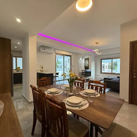 Bella's Place - Stylish 2bd With Large Veranda Apartman *