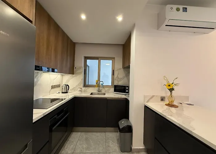 Bella's Place - Stylish 2bd With Large Veranda Lárnaka