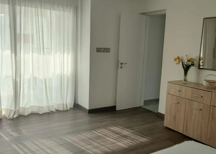 Bella's Place - Stylish 2bd With Large Veranda Apartman