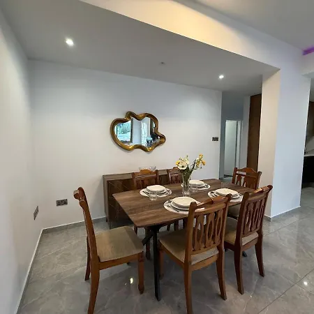 Bella's Place - Stylish 2bd With Large Veranda Lejlighed Larnaca