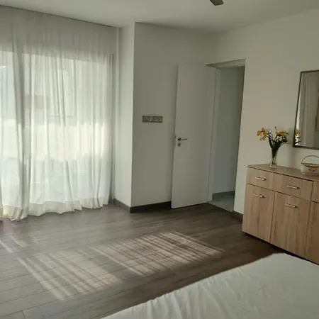 Bella's Place - Stylish 2bd With Large Veranda Апартаменты