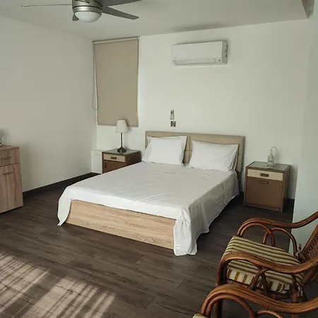 Апартаменты Bella's Place - Stylish 2bd With Large Veranda