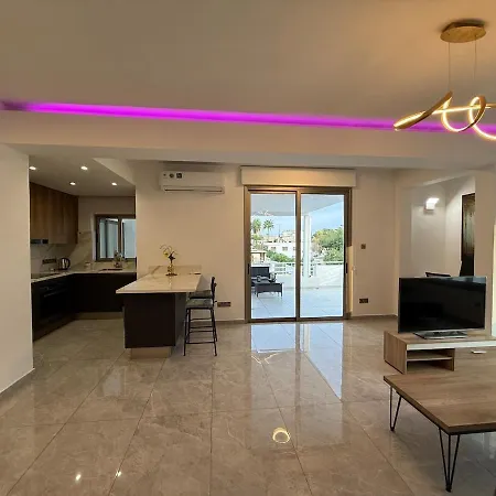 Апартаменты Bella's Place - Stylish 2bd With Large Veranda Ларнака