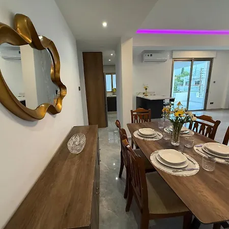 Bella's Place - Stylish 2bd With Large Veranda Апартаменты Ларнака