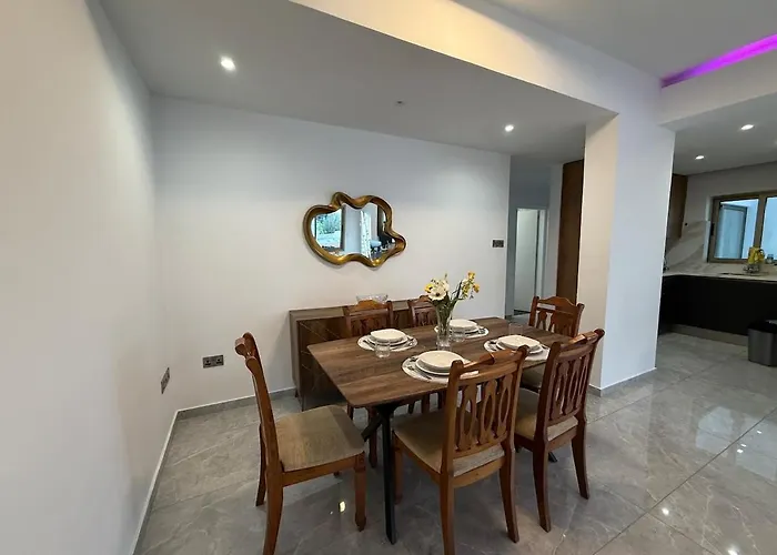 Bella's Place - Stylish 2bd With Large Veranda Апартаменты Ларнака