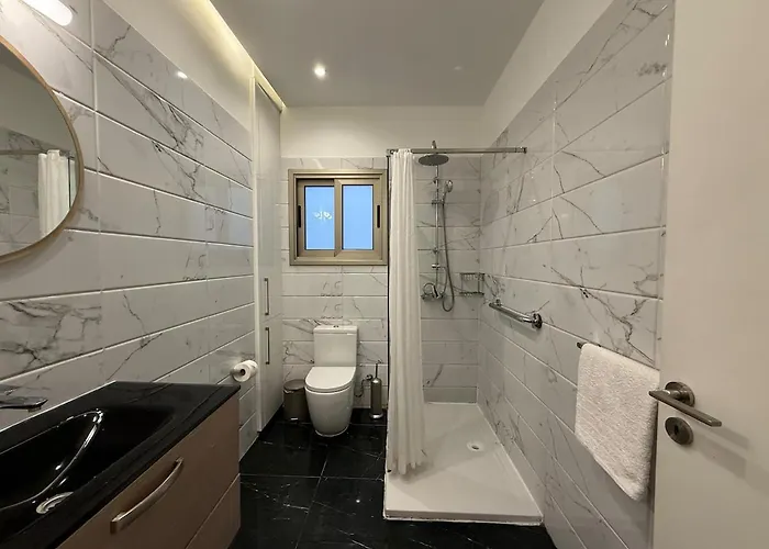 Апартаменты Bella's Place - Stylish 2bd With Large Veranda Ларнака