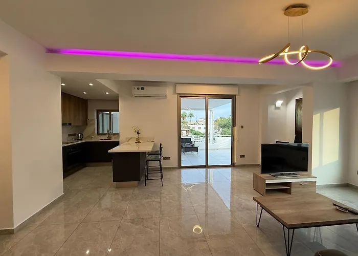 Апартаменты Bella's Place - Stylish 2bd With Large Veranda Ларнака